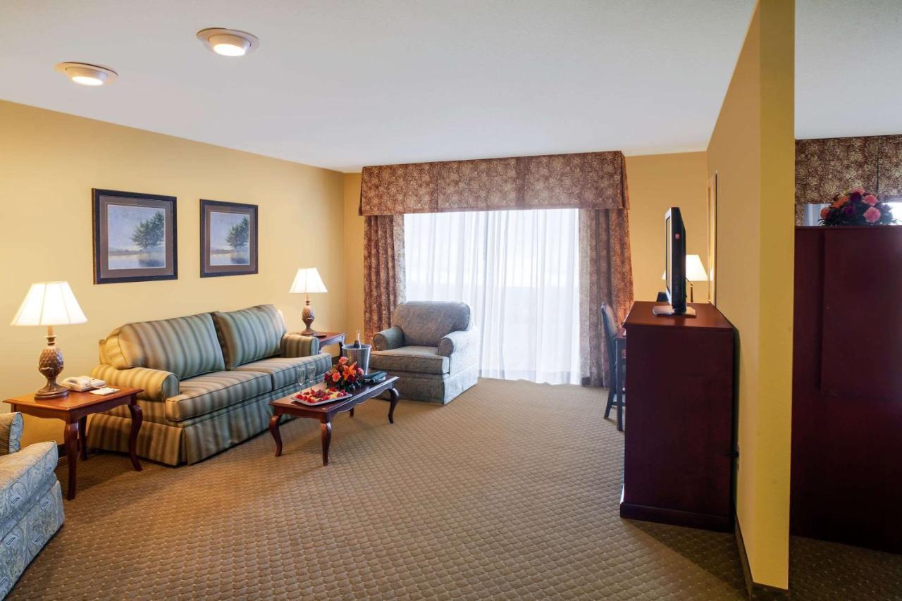 Clarion Hotel & Suites Convention Center Fredericksburg Zewnętrze zdjęcie