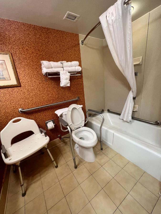 Clarion Hotel & Suites Convention Center Fredericksburg Zewnętrze zdjęcie